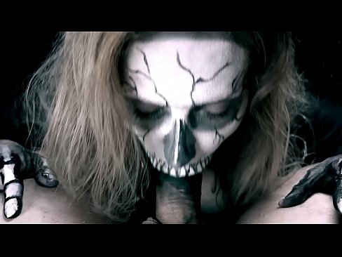 ❤️ Demon cailín sucking coileach lena béal dubh agus shlogtha cum. ❤❌ Porn vk ag ga.pornobot.ru ﹏